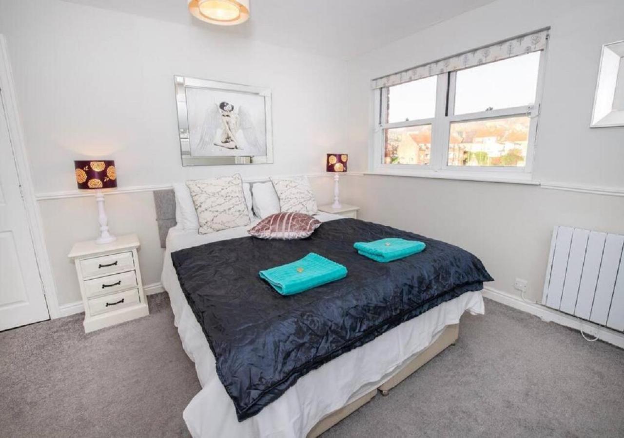 Sandmartin - Floor 3-bed Sea Views & Parking Apartment *