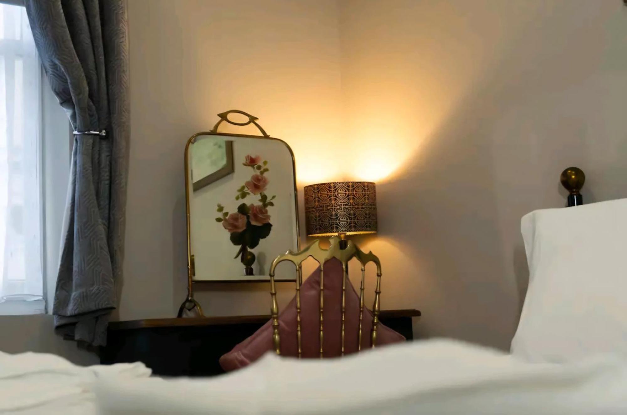Stones Throw Apartment Scarborough