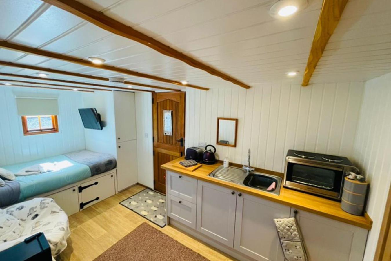 Shepherds Hut, West Ayton,