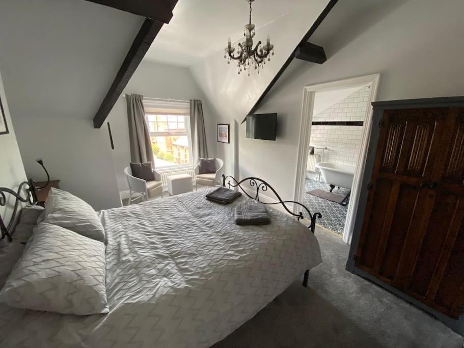 Vere House, 2, Spacious & Great Location Scarborough