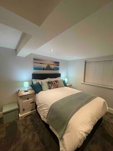Penthouse Flat In Apartment *
