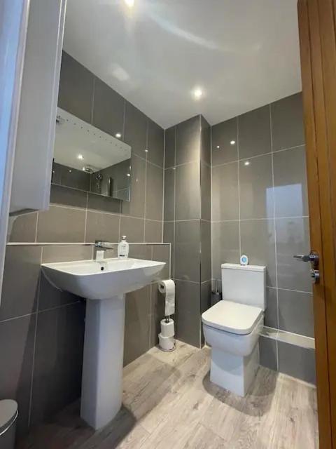 Penthouse Flat In * Scarborough