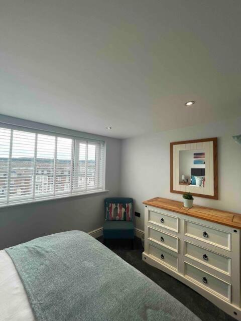 Penthouse Flat In Apartment *