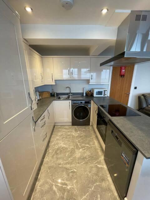 Penthouse Flat In Apartment *