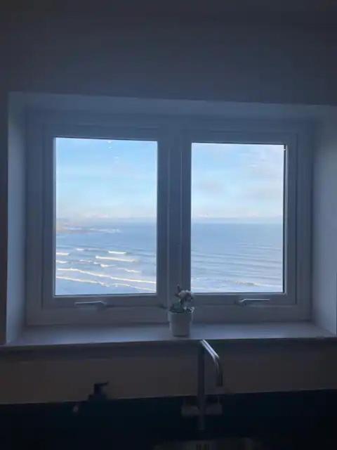 Apartment Spectacular 2 Bedroom Balcony Sea View Flat *