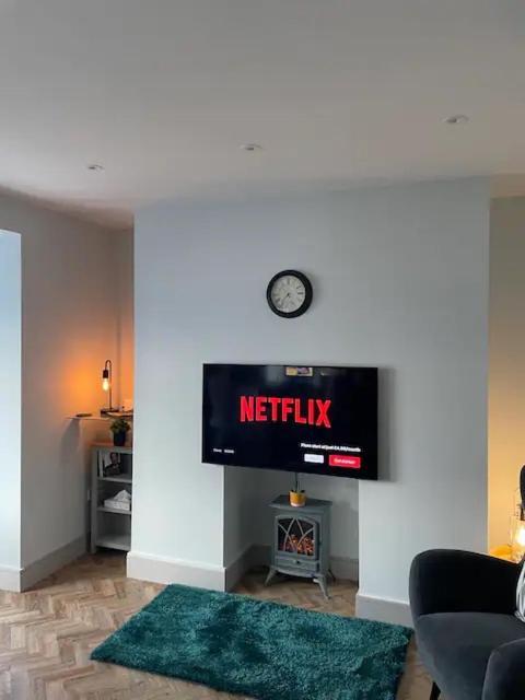 Superb 2 Bedroom Sea View Flat *
