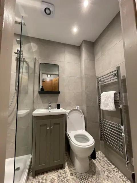 Apartment Superb 2 Bedroom Sea View Flat *