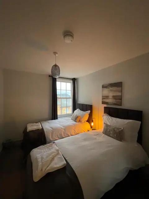 Apartment Superb 2 Bedroom Sea View Flat *