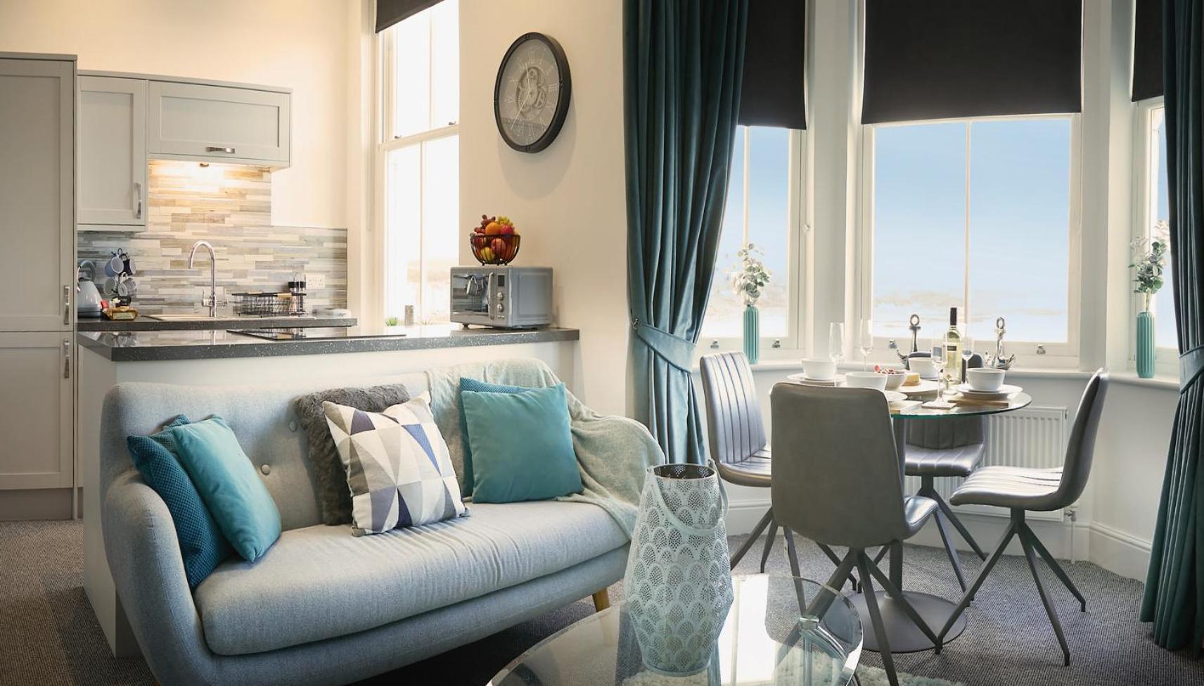 Sea View Serenity, Breath Taking Sea View Sleeps 4, Yorkshire Coast Lets Apartment Scarborough