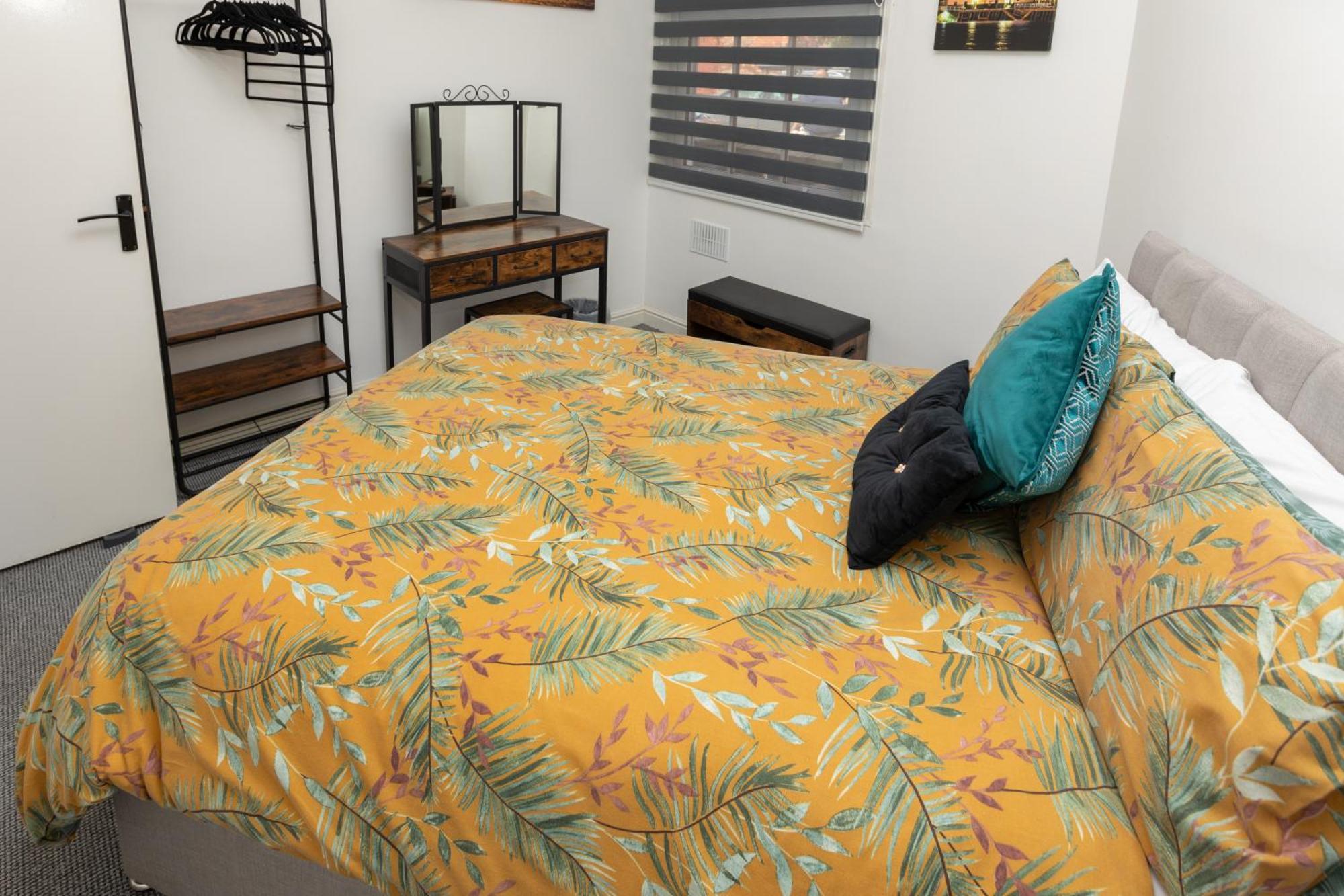 Lighthouse View: Seaside Retreat With Sky Tv And Free Parking Scarborough