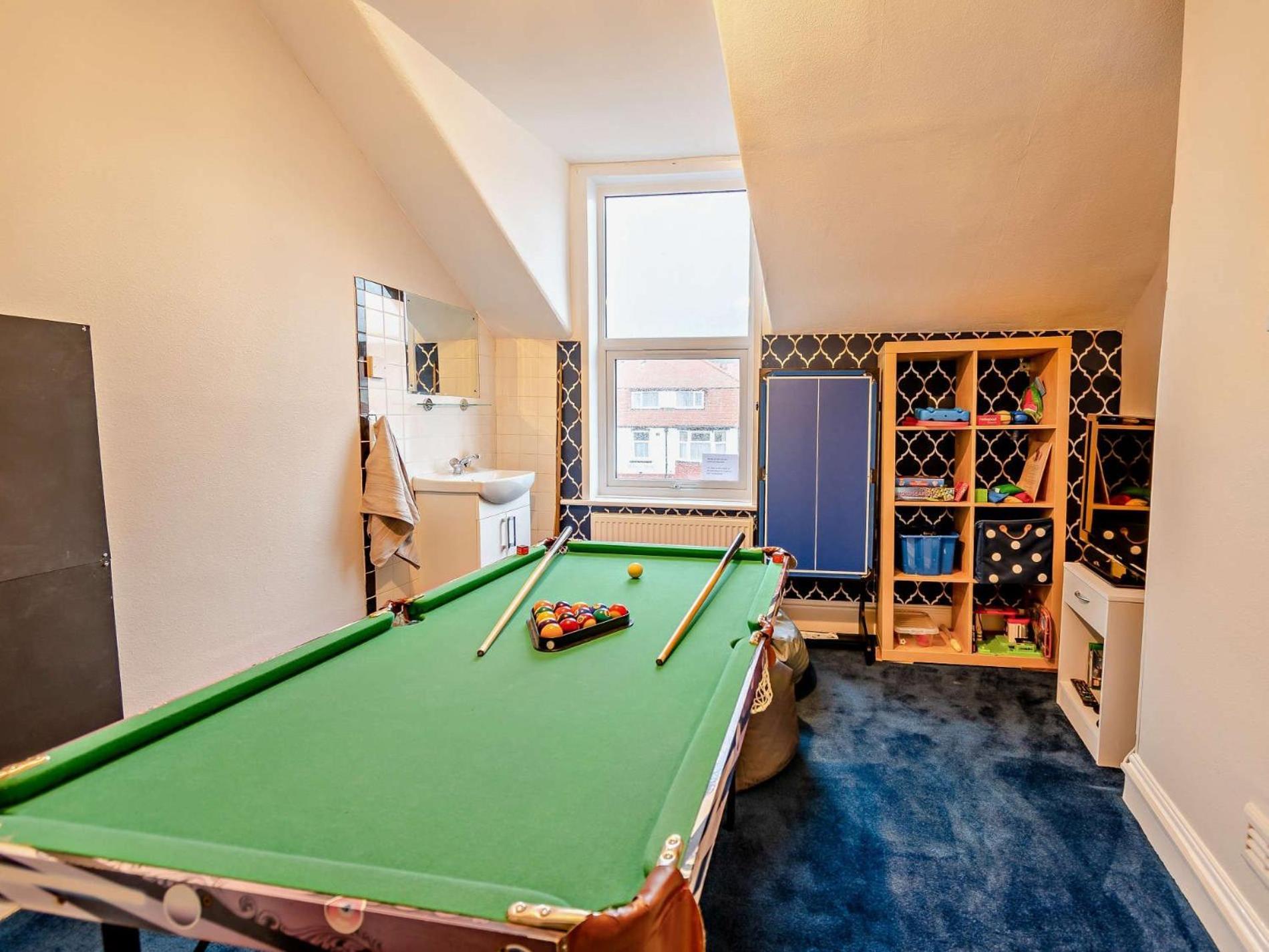 5 Bed In 93438 Holiday home *
