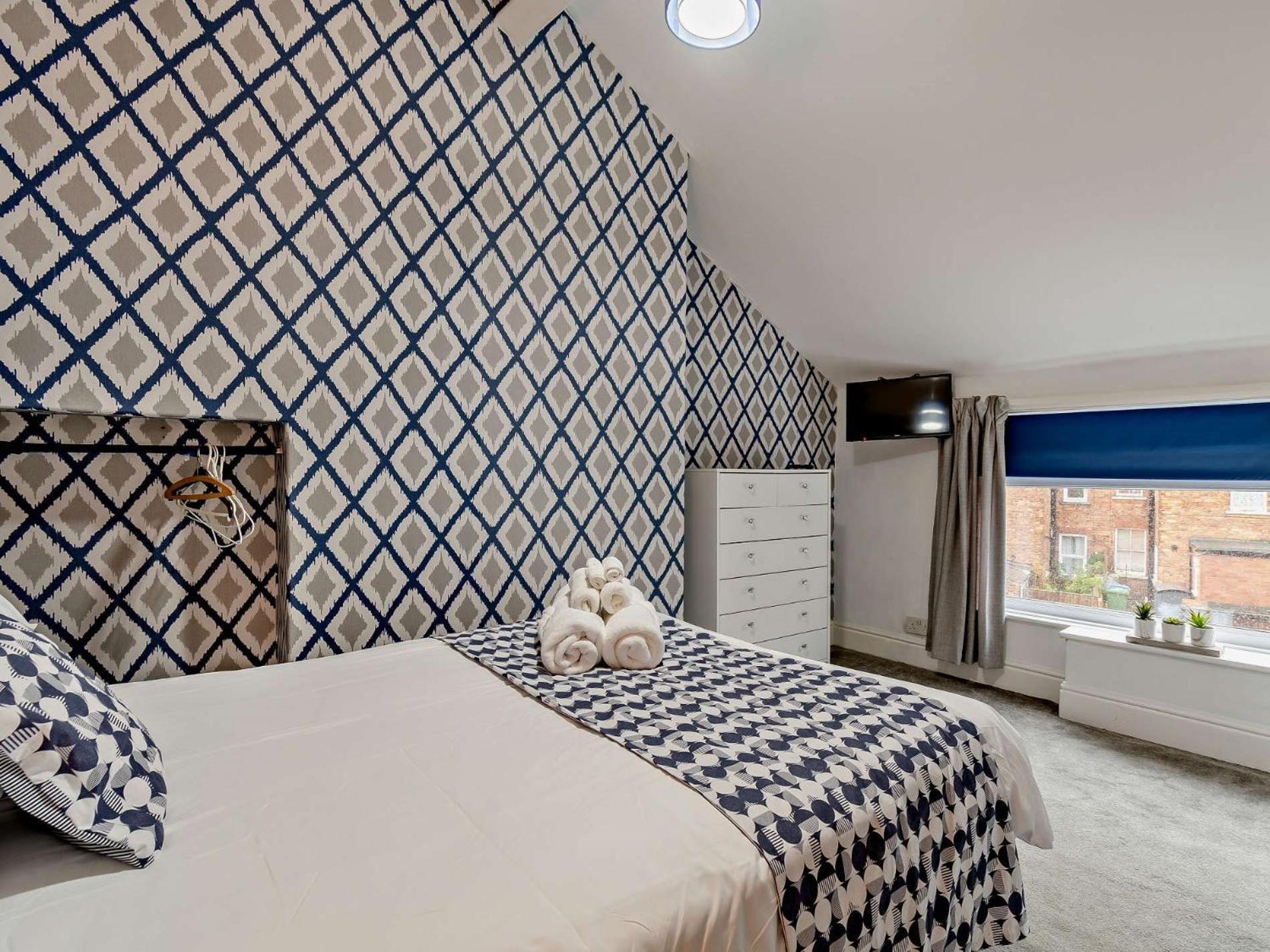 5 Bed In 93438