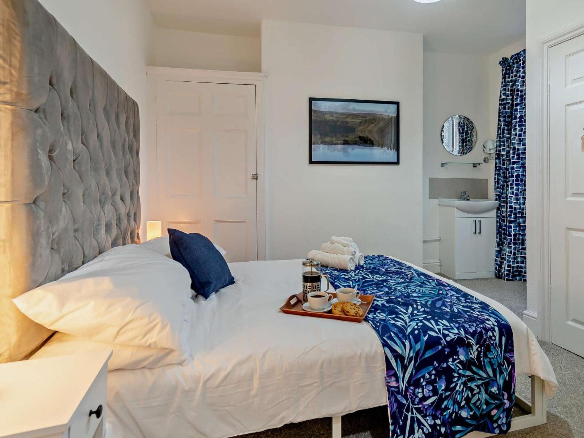 5 Bed In 93438 Holiday home