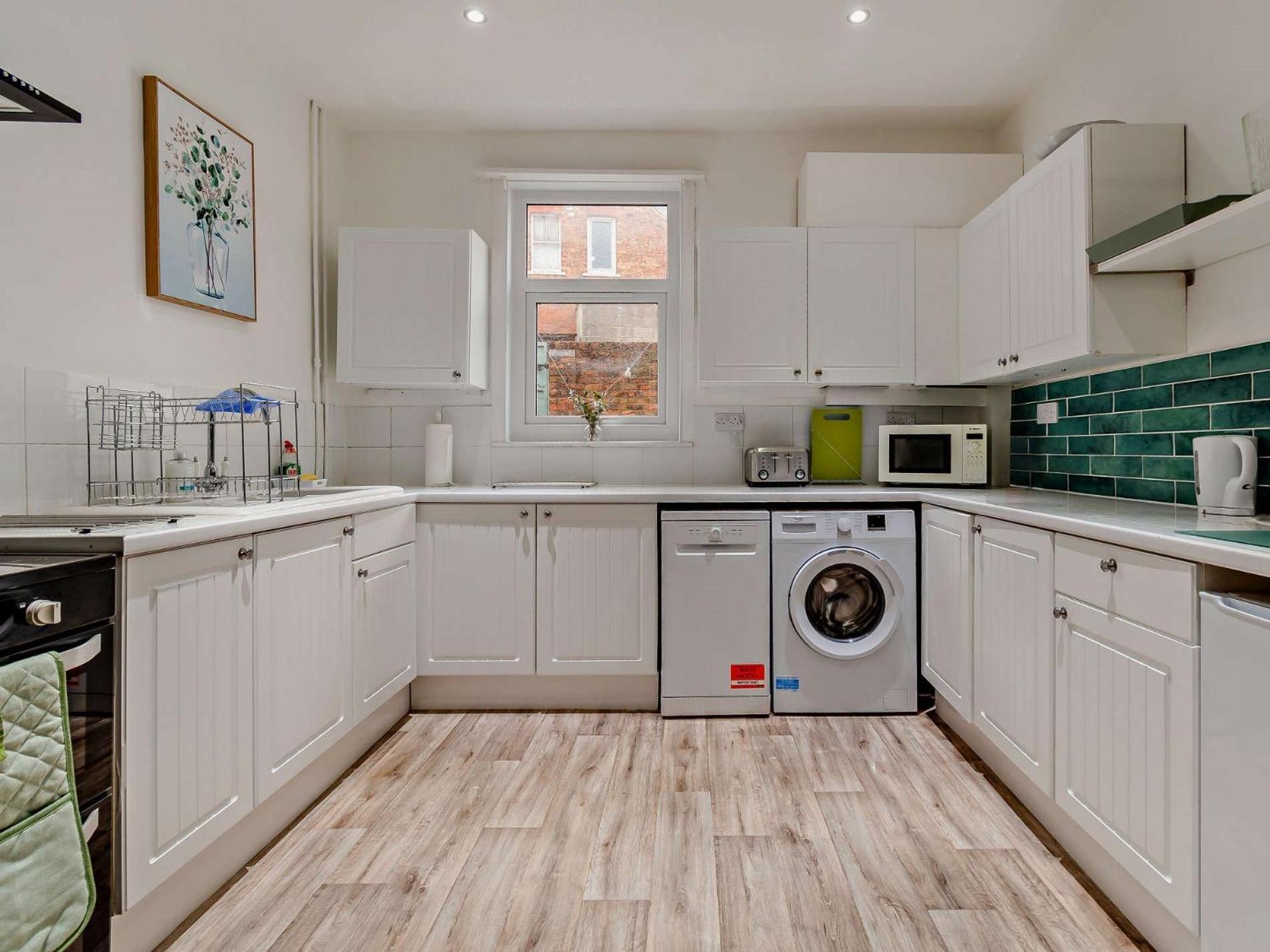 5 Bed In 93438 Holiday home *