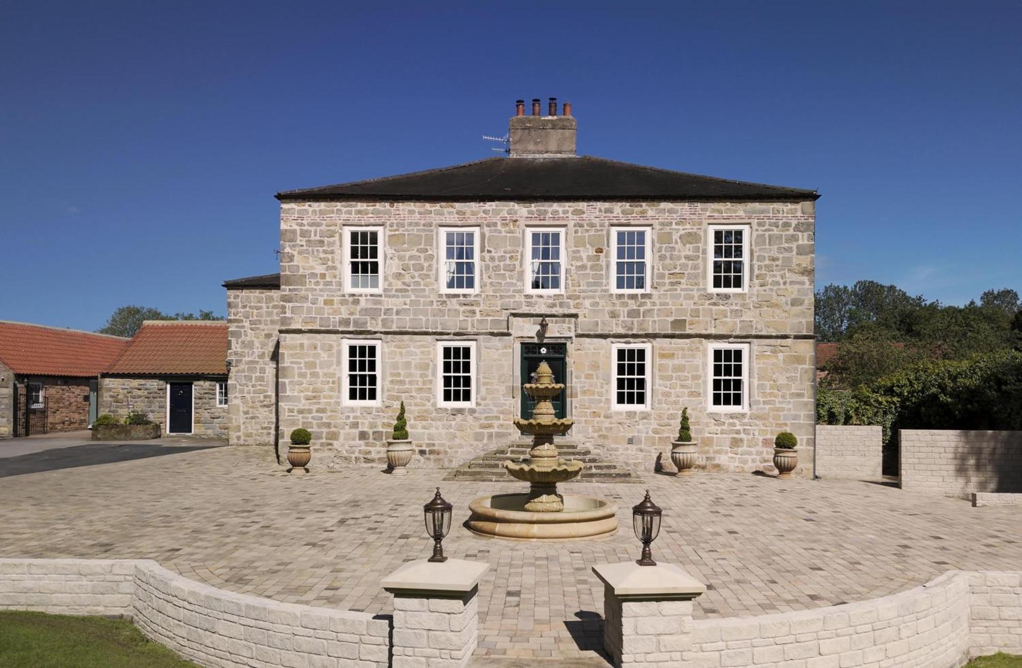 Killerby Old Hall With Hot Tub And Swimming Pool * Scarborough