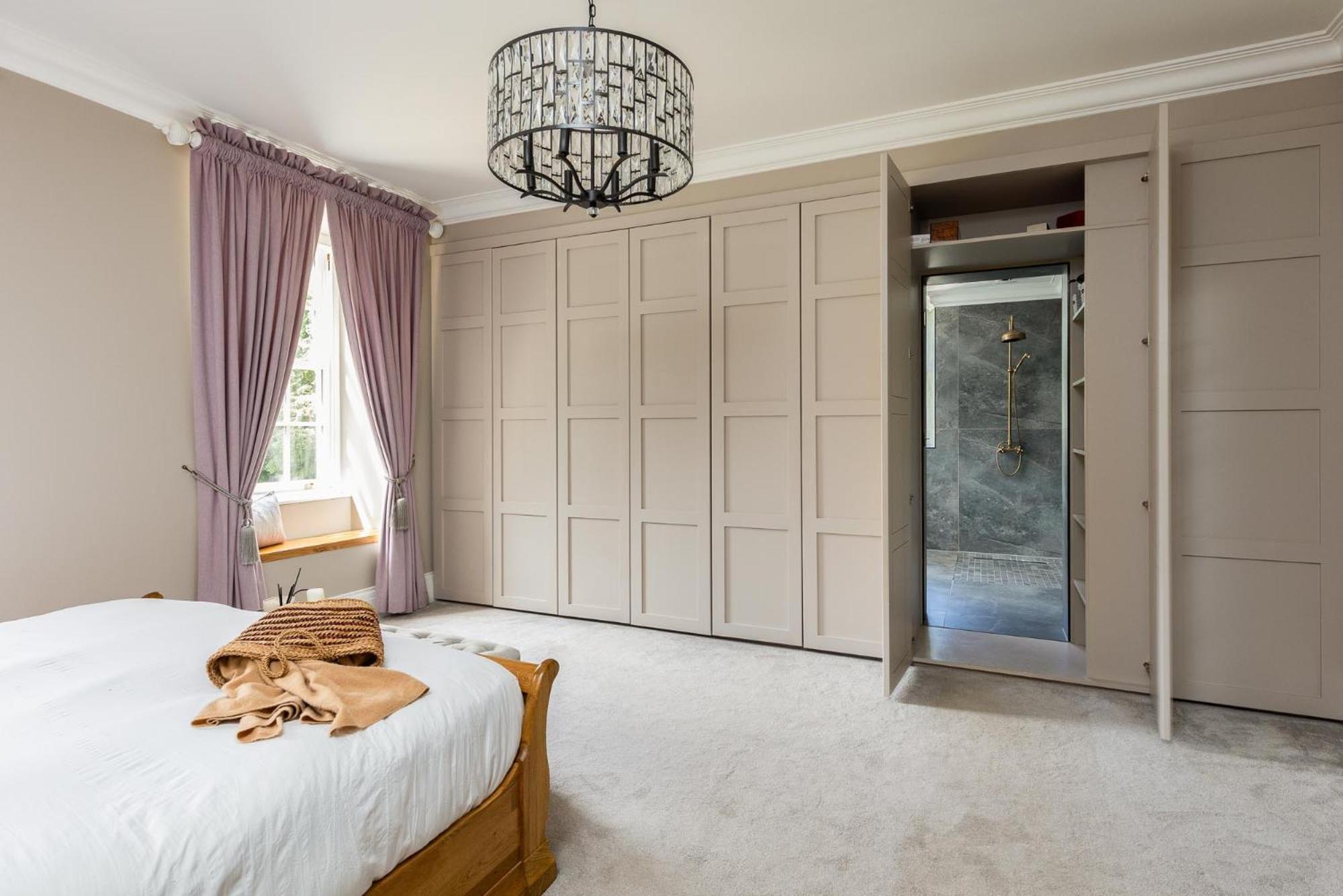 Killerby Old Hall With Hot Tub And Swimming Pool