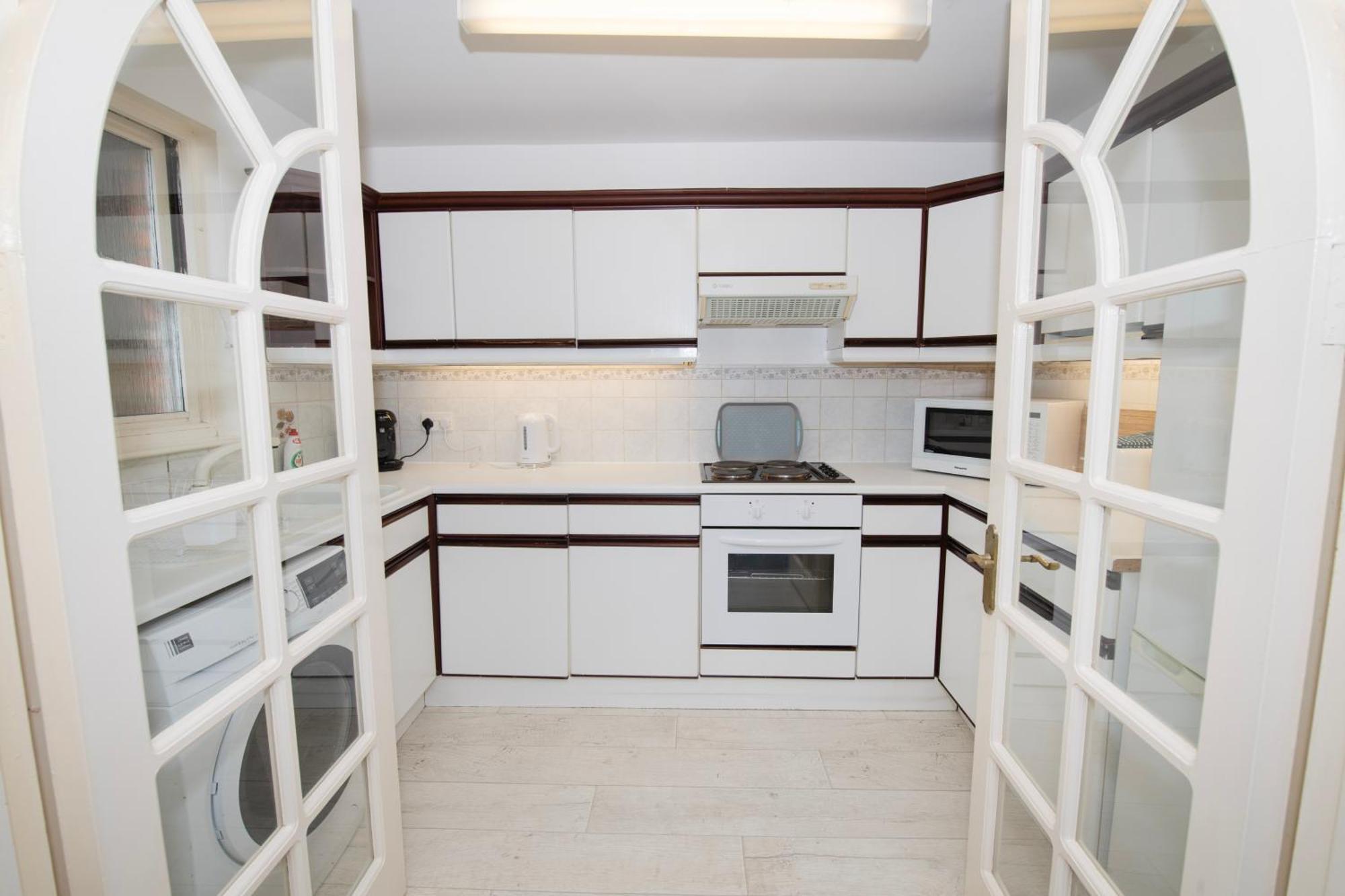 Hummingbird - Spacious One-bed Apartment *