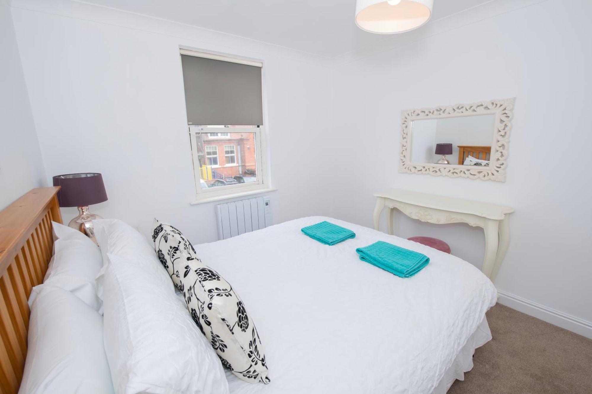 Hummingbird - Spacious One-bed Apartment Scarborough