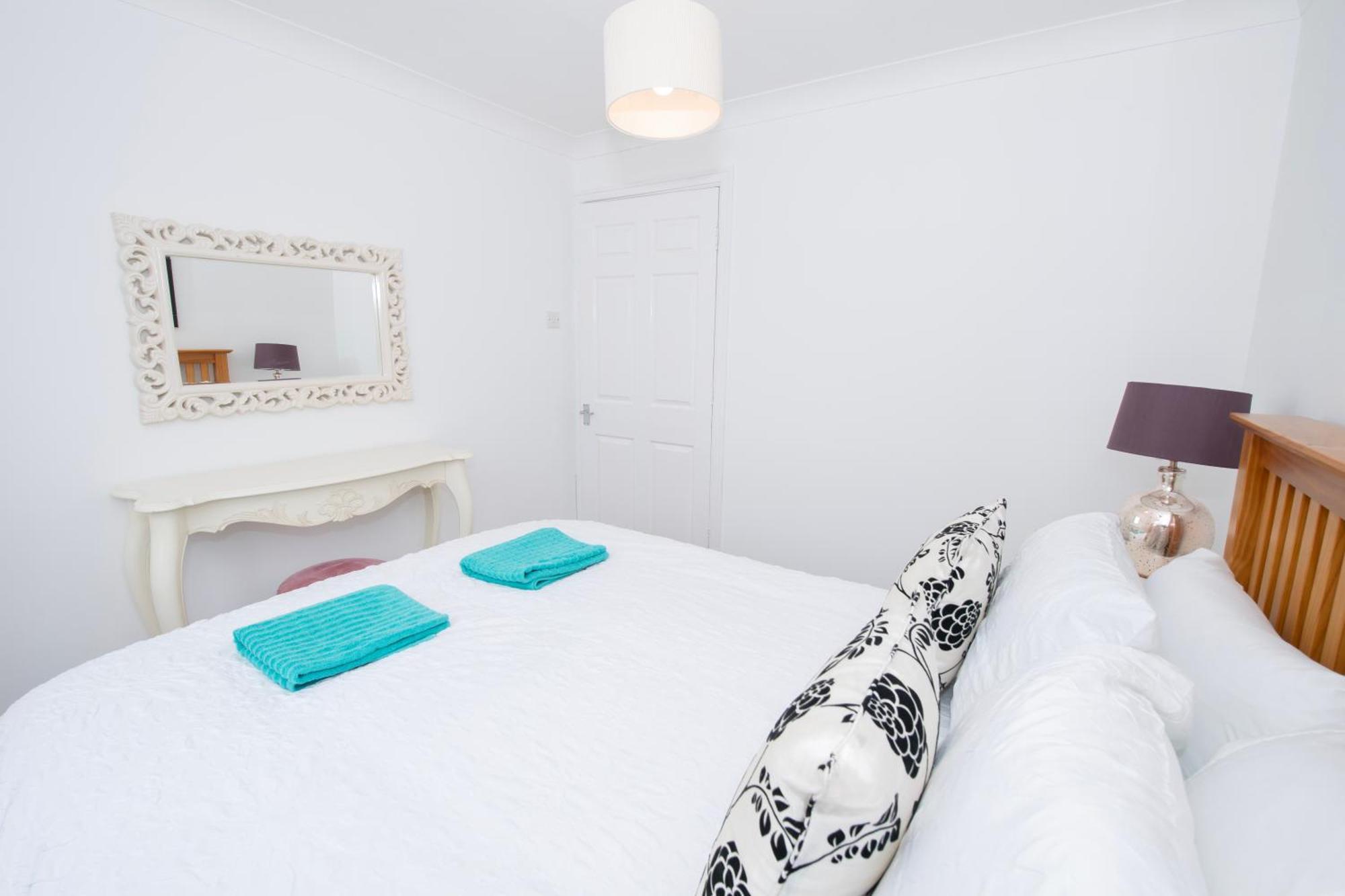 Hummingbird - Spacious One-bed Apartment *