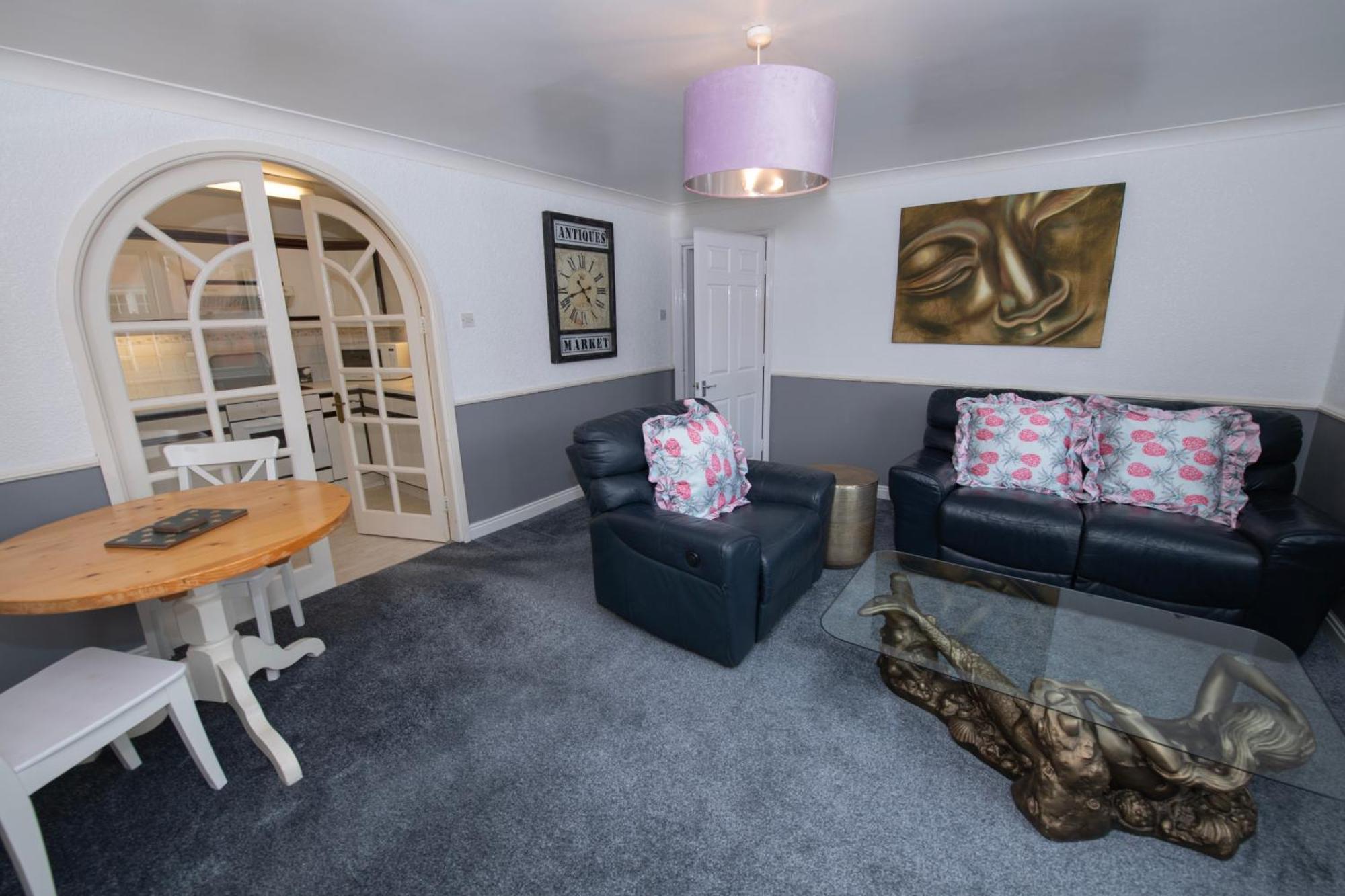 Hummingbird - Spacious One-bed Scarborough