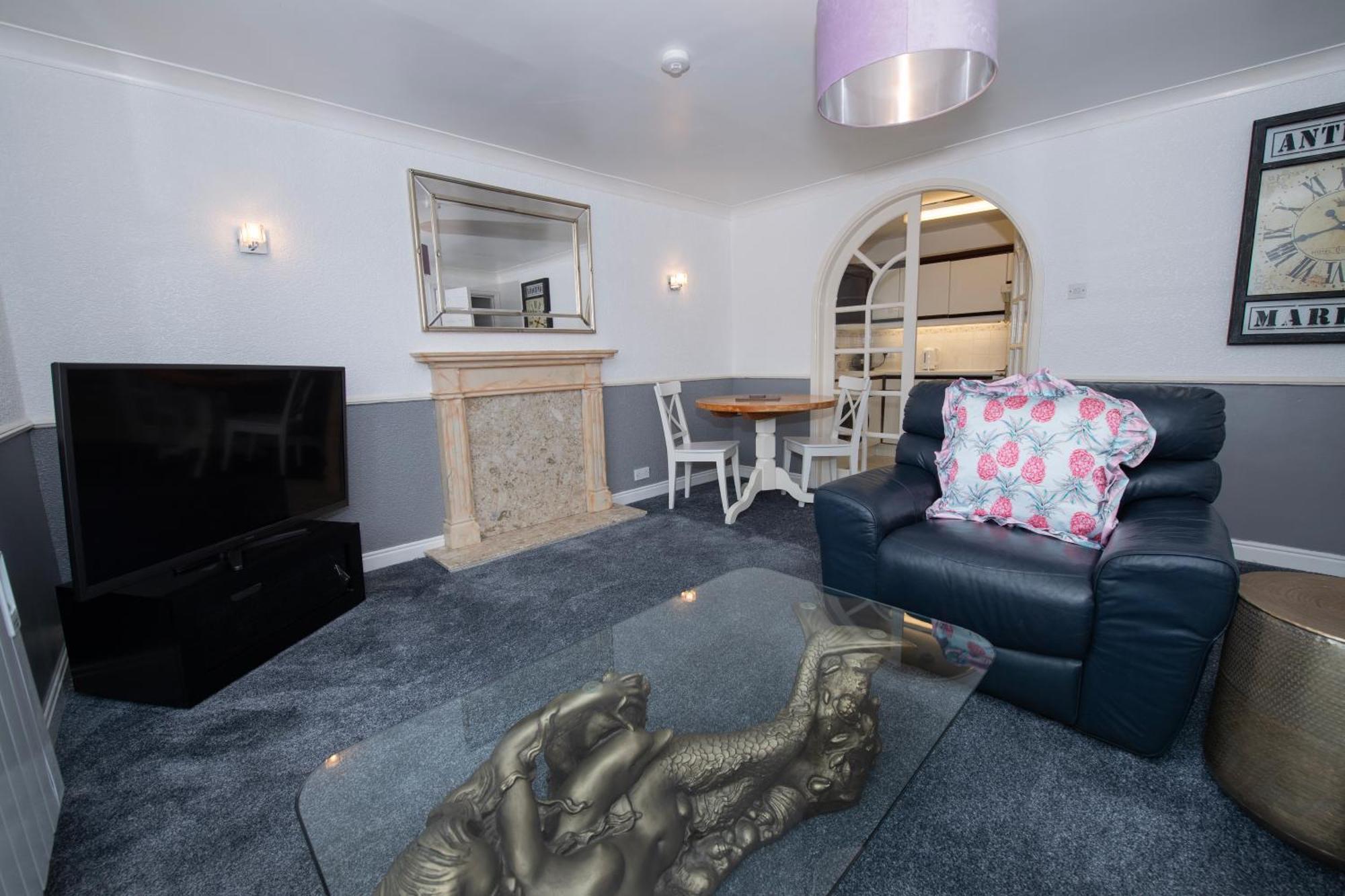 Hummingbird - Spacious One-bed Apartment *