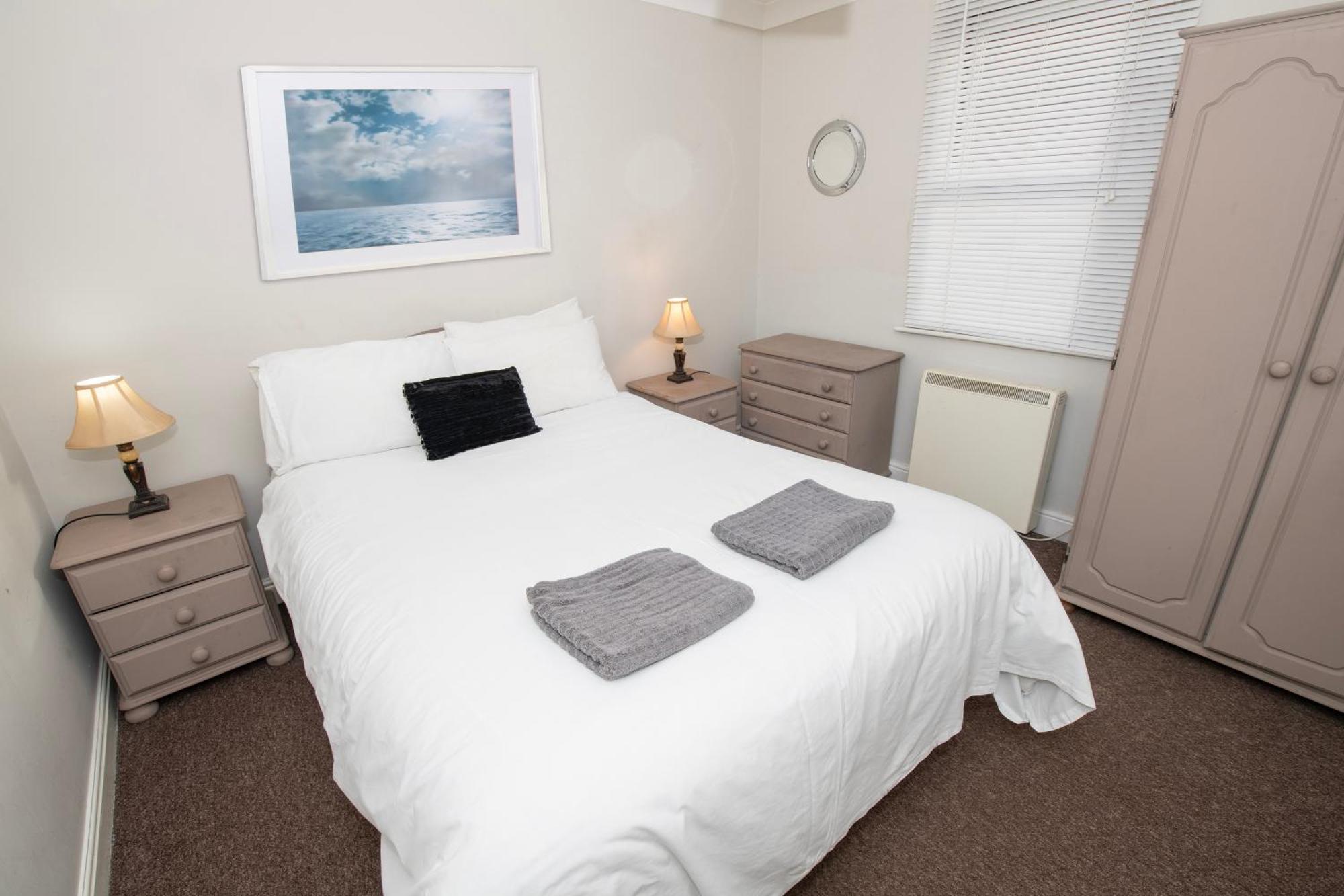 Kingfisher - Two-bed In The Beautiful Old Town Apartment *
