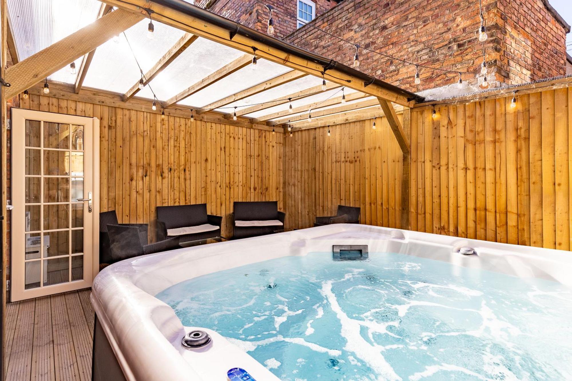 Emerald Park - Hot Tub & Games Room! Holiday home Scarborough