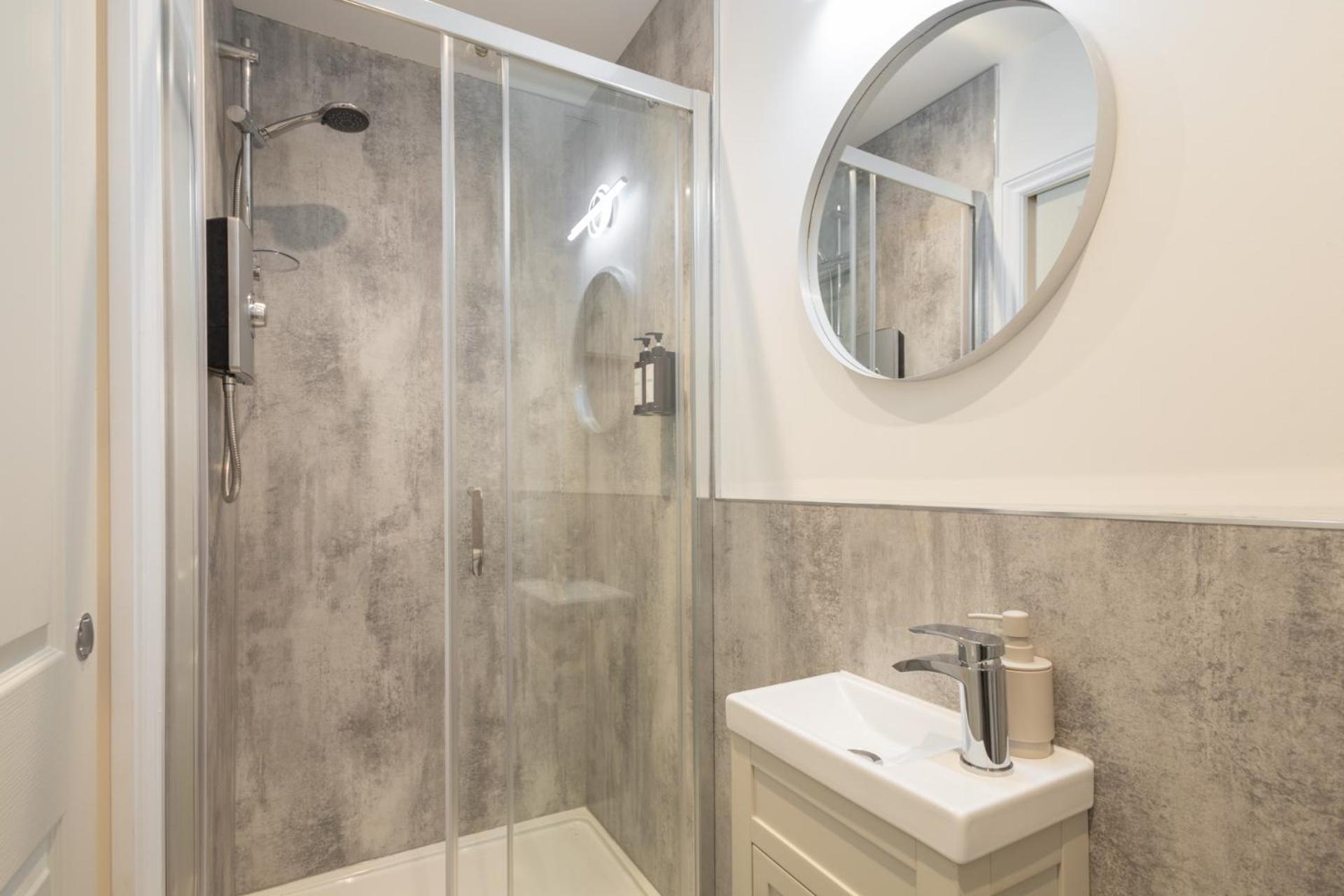 Apartment Host & - King's Court Scarborough