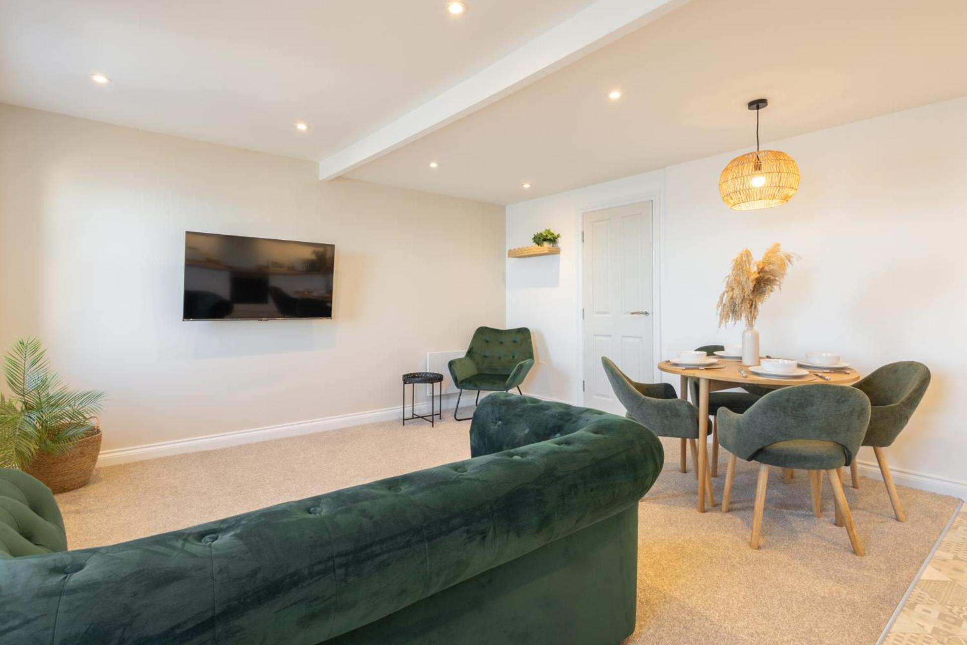Apartment Host & - King's Court *