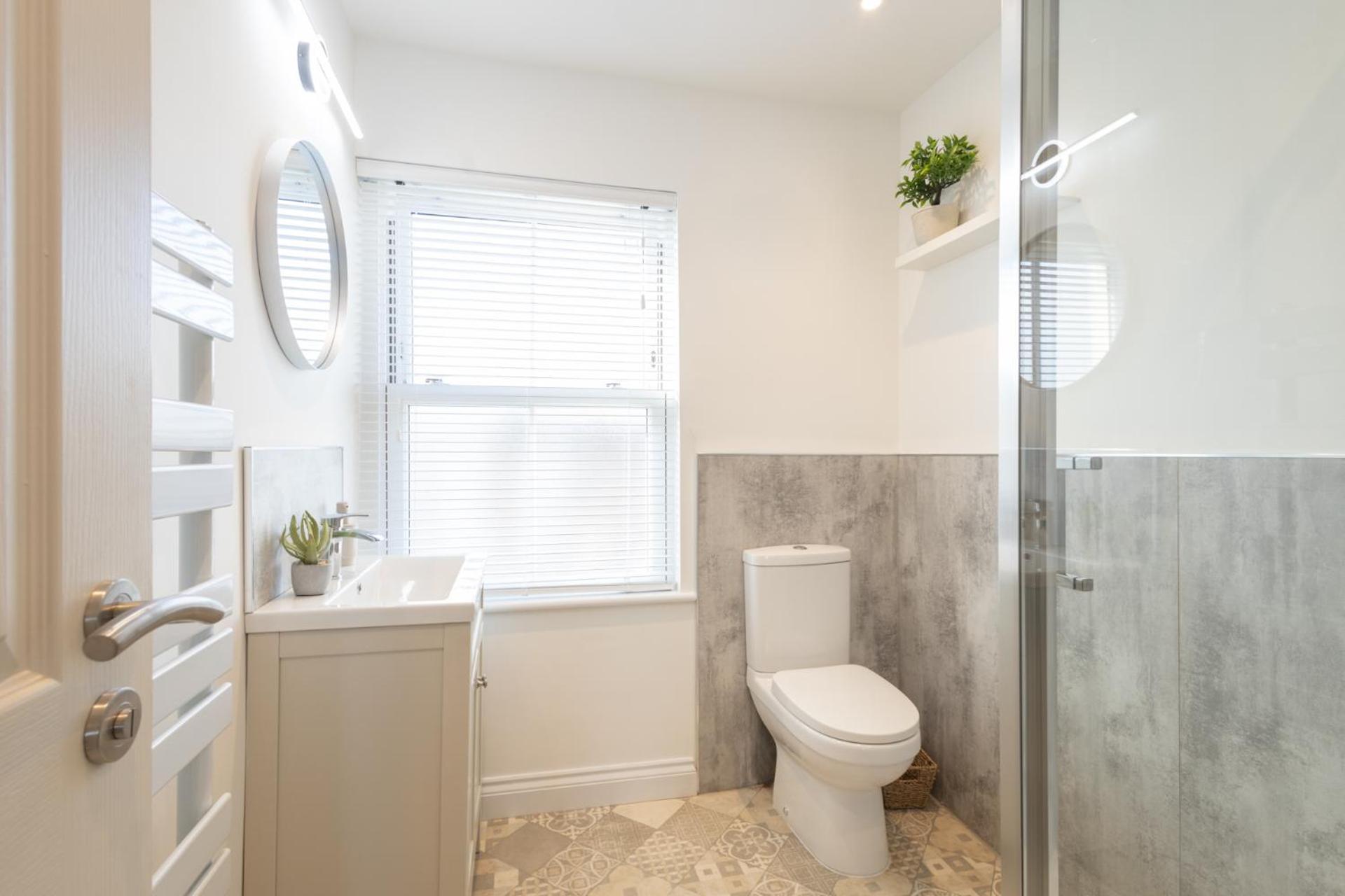 Apartment Host & - King's Court *