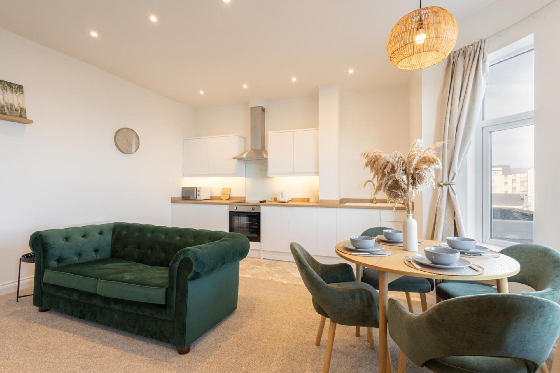 Host & - King's Court Apartment *