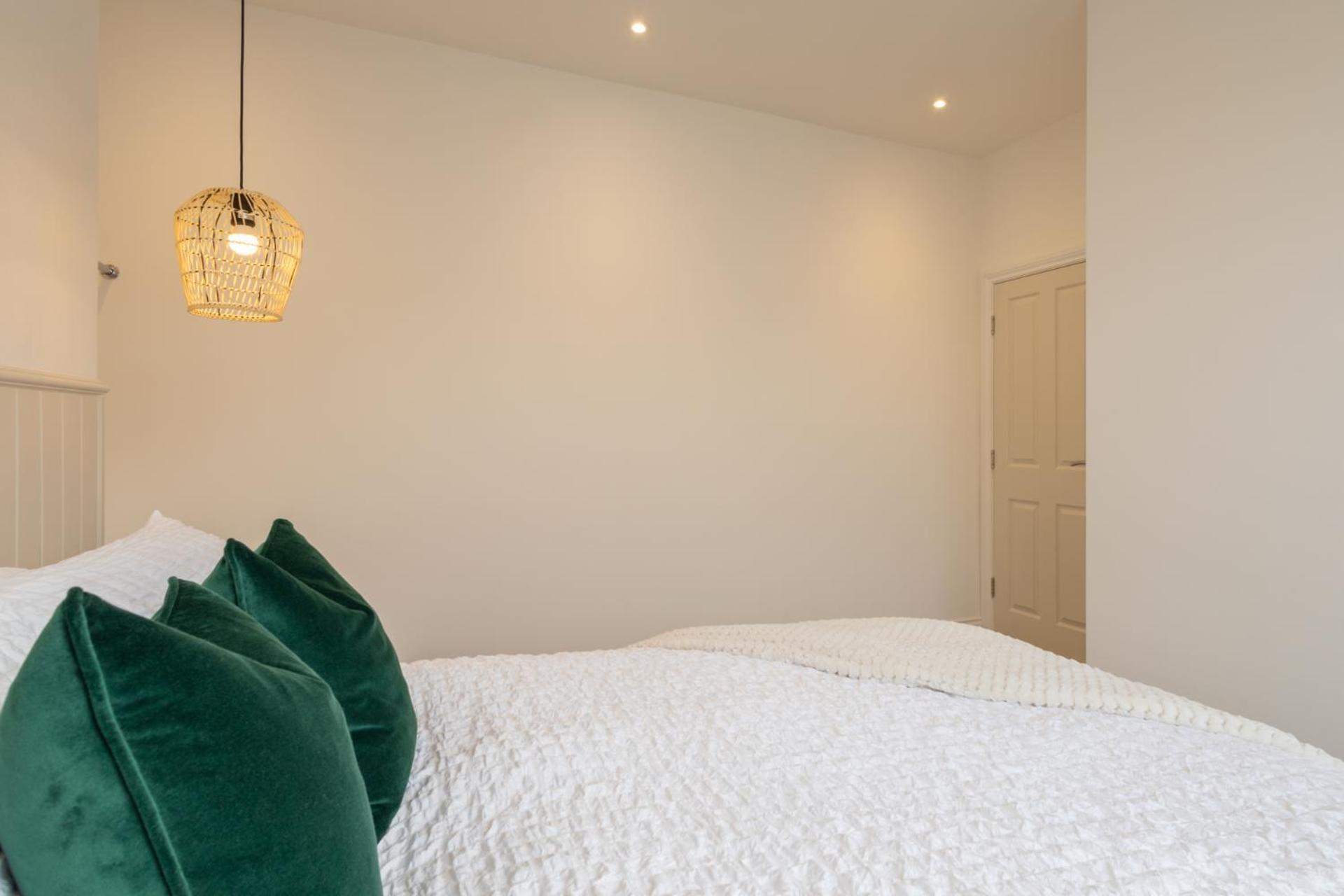 Apartment Host & - King's Court *