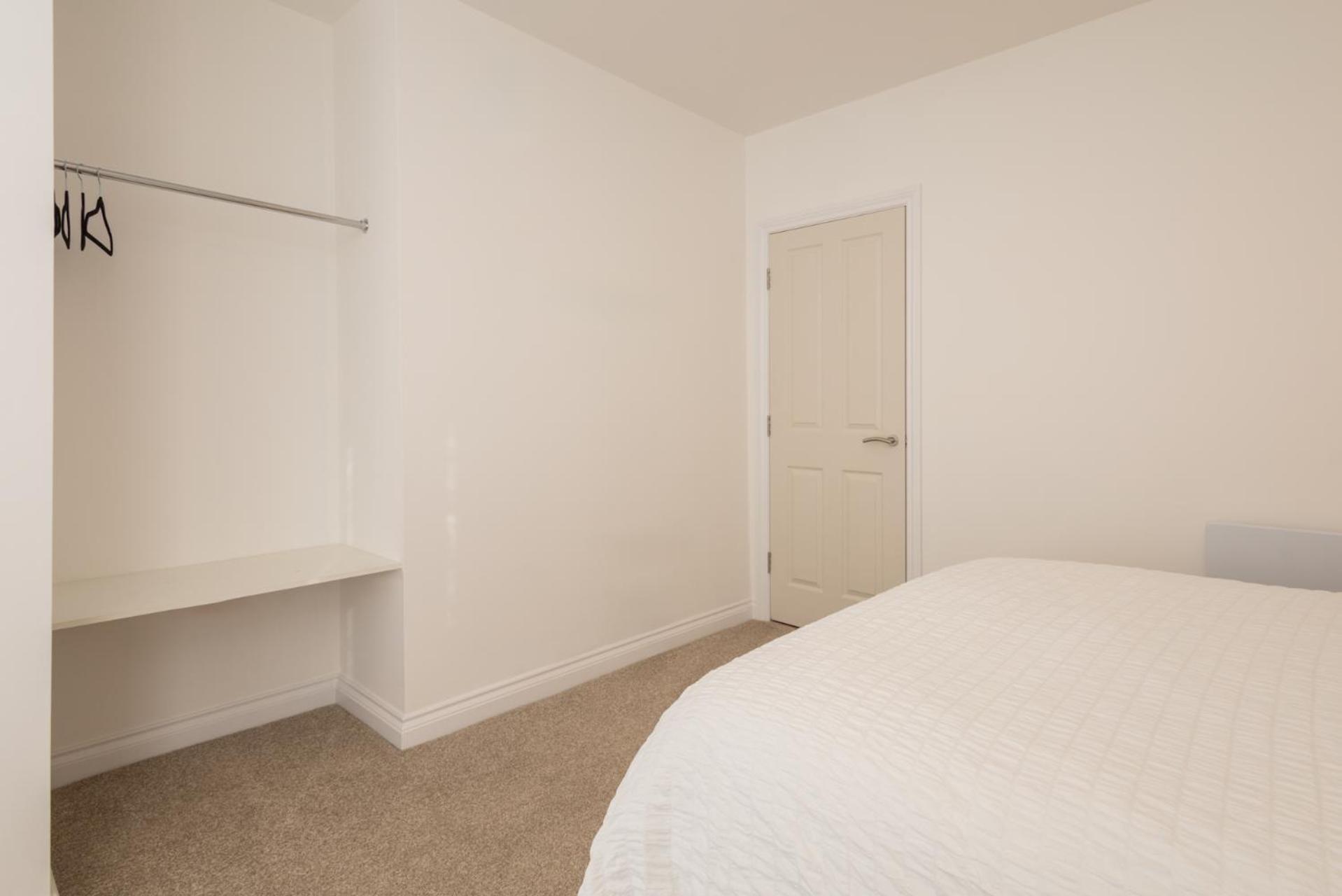 Host & - King's Court Apartment