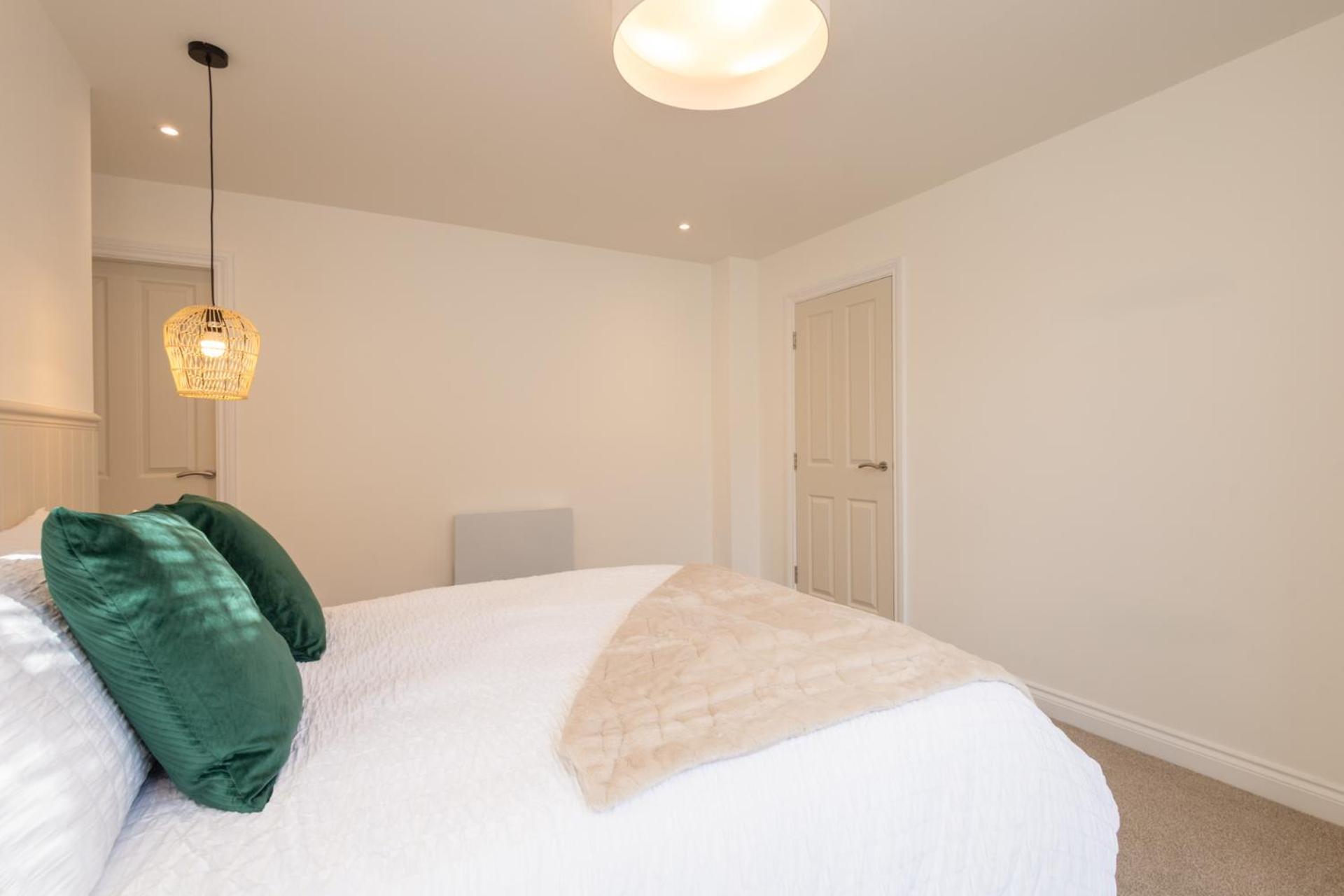 Apartment Host & - King's Court