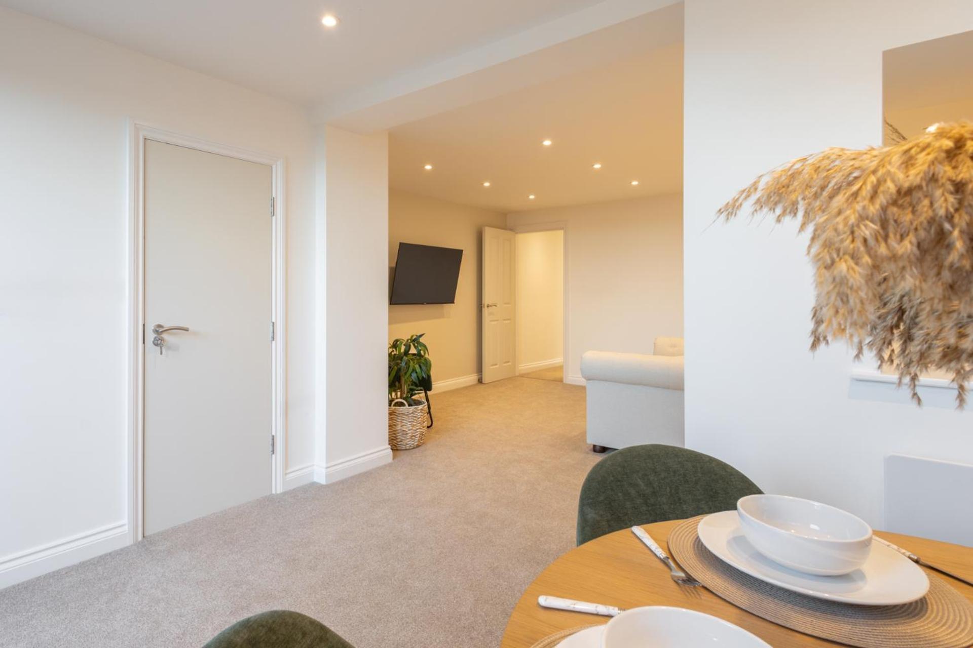 Host & - King's Court Apartment *