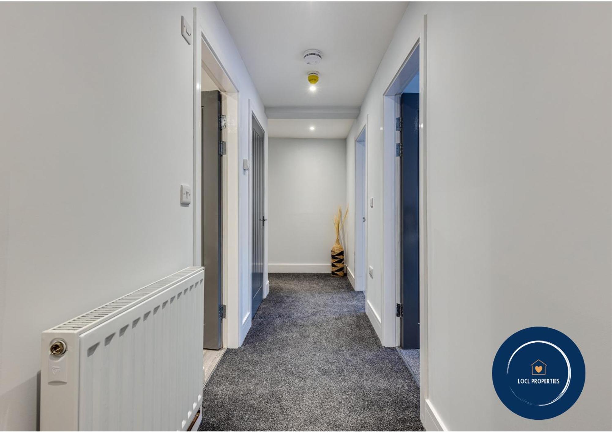 Raglan 3 - Central With Free Parking Apartment Scarborough