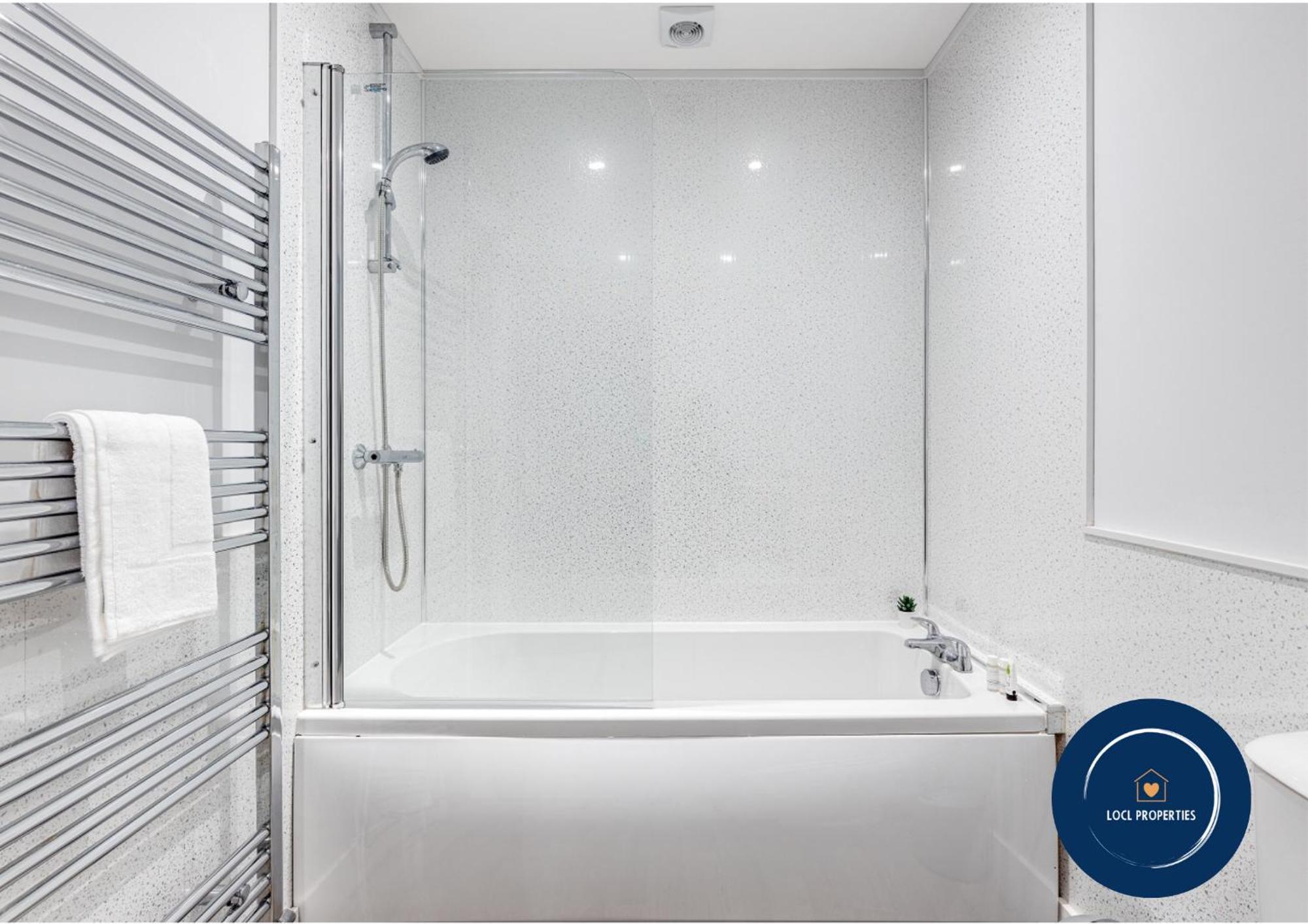 Raglan 3 - Central With Free Parking * Scarborough