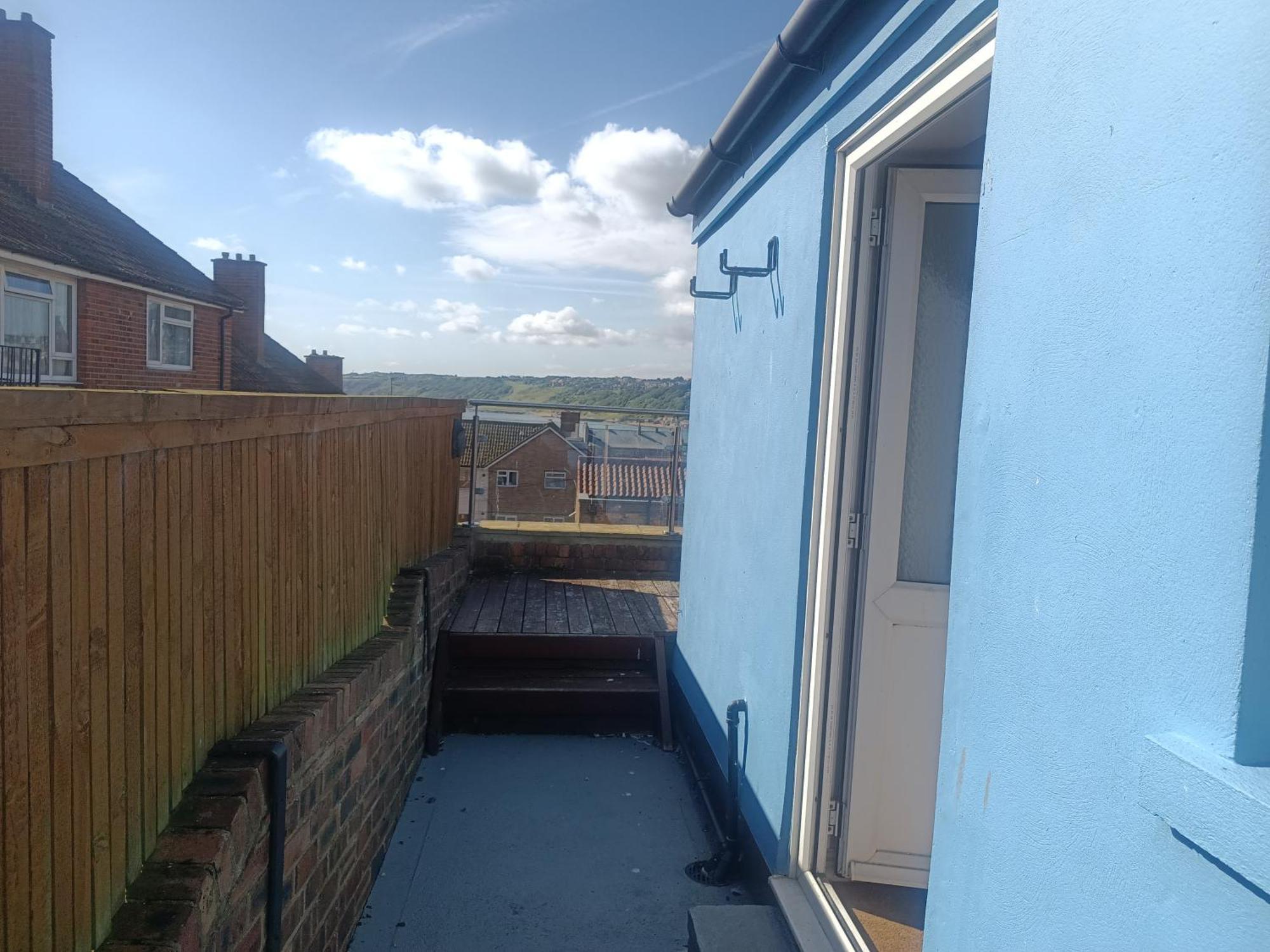 The Blue House - 3 Bed House With Parking Scarborough