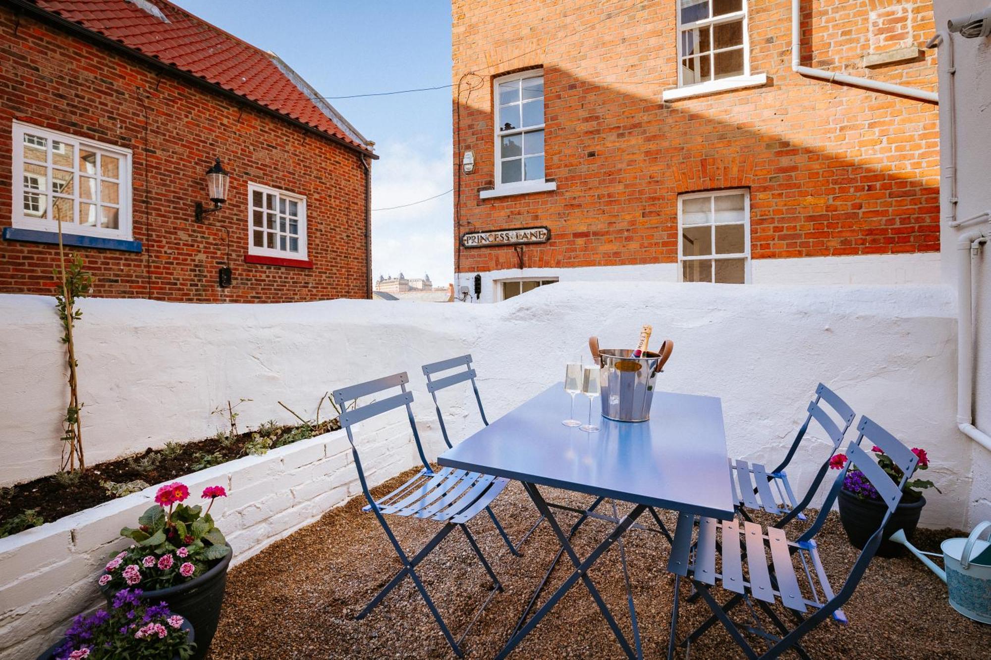 Bronte's Rest - Detached Elegant In Historic Old Town With Garden *