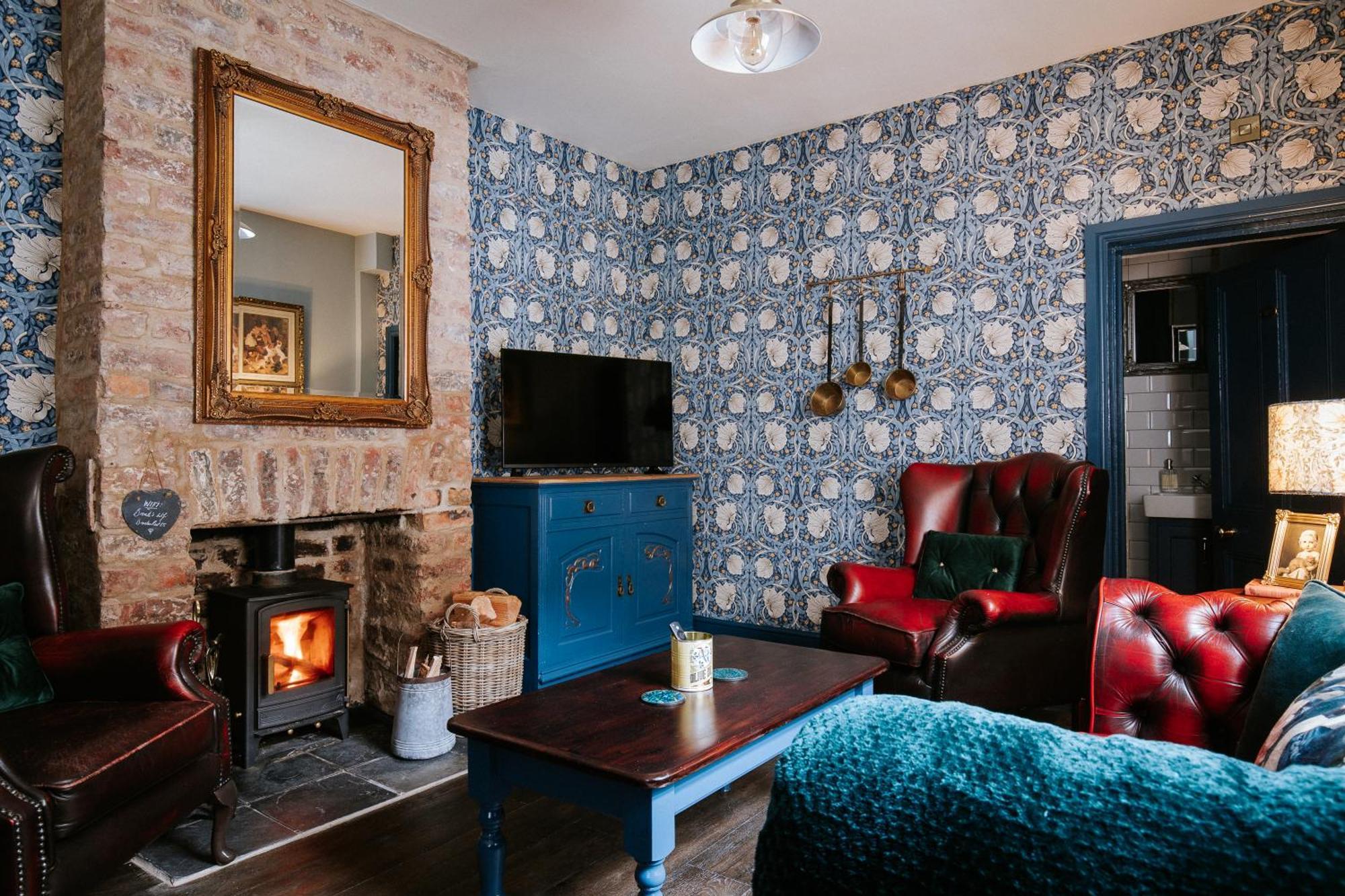 Bronte's Rest - Detached Elegant In Historic Old Town With Garden Holiday home