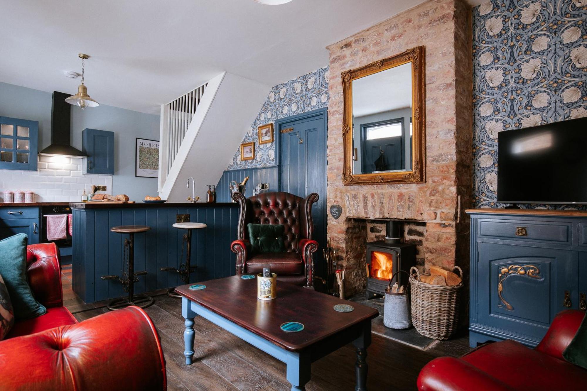 Bronte's Rest - Detached Elegant In Historic Old Town With Garden Holiday home Scarborough