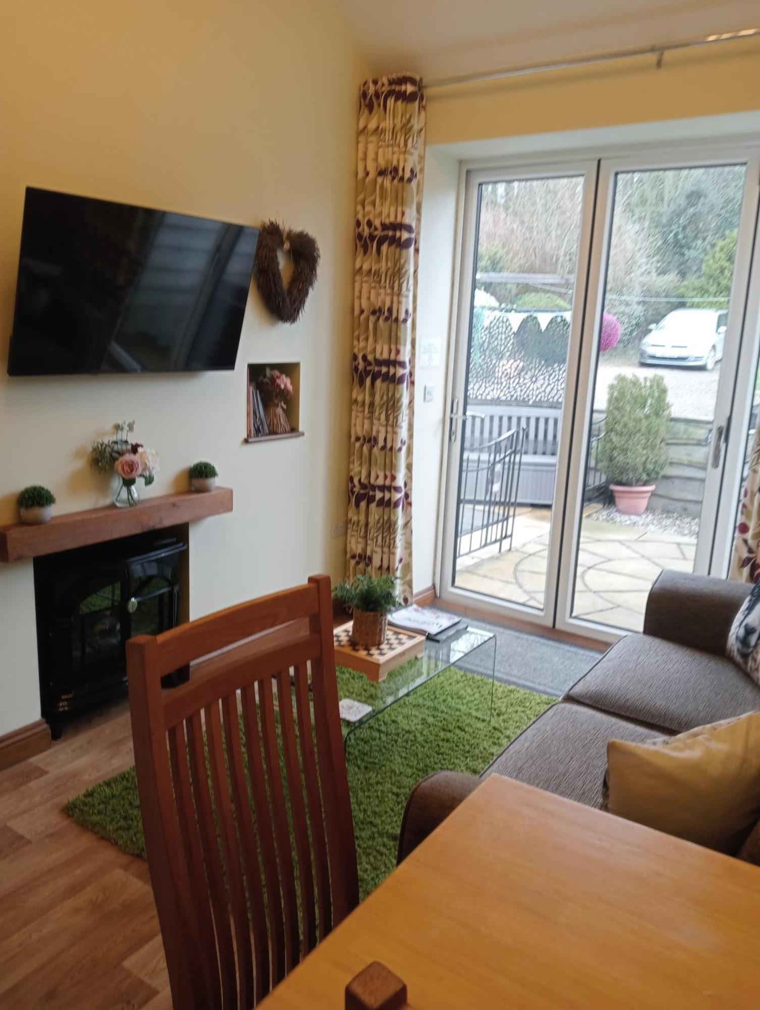 Holiday home Larch Ruston Dog Friendly With Hot Tub *