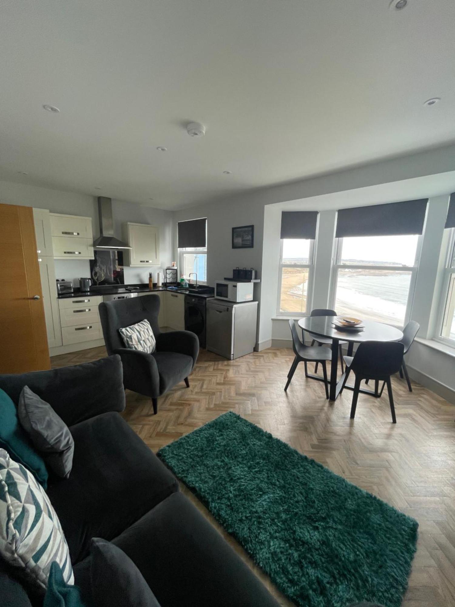 Superb 2 Bedroom Sea View Flat Apartment Scarborough