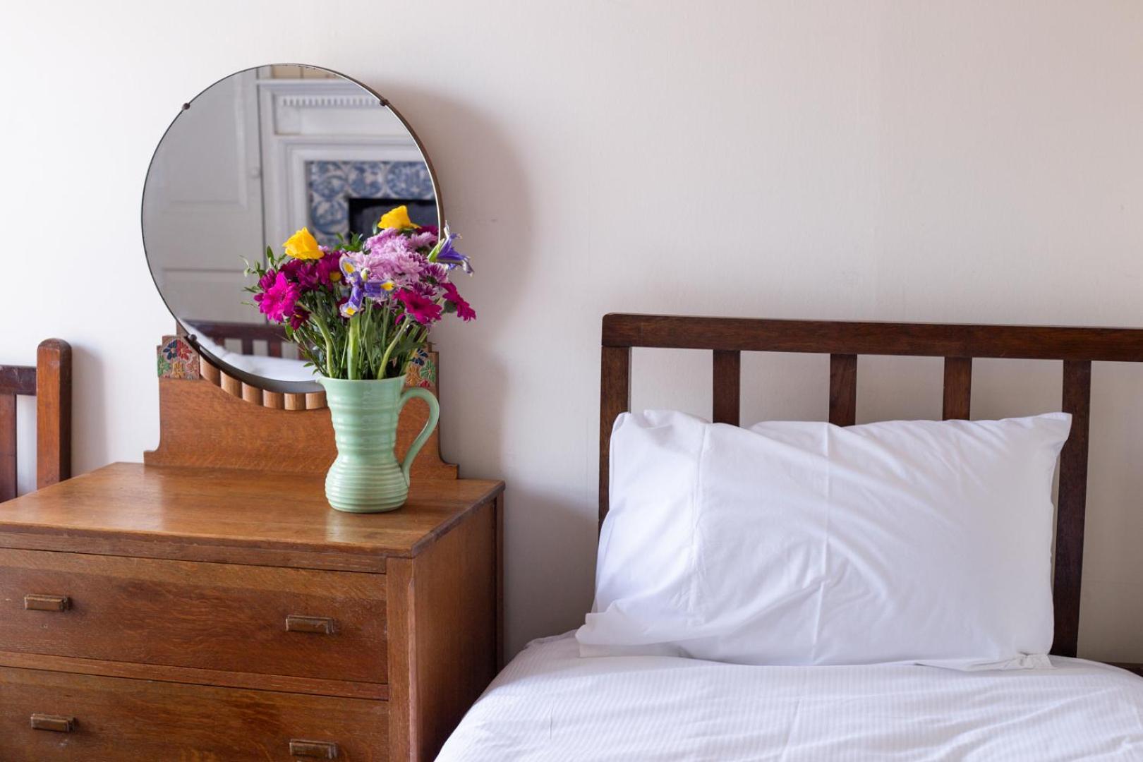 Half Moon House - Timeless Charm With Sea Views *