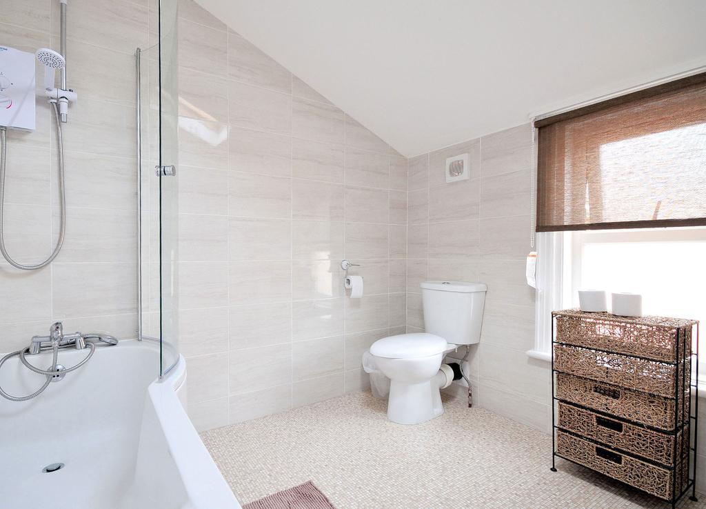 Brightwater 2Nd Floor Apartment For Up To 6 Guests Near North Bay Beach Scarborough