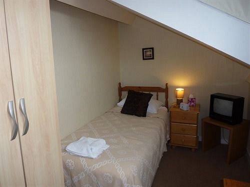 Esplanade Gardens Bed & Breakfast 4*