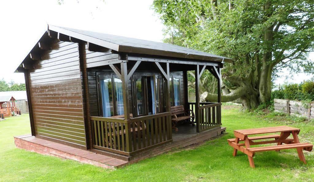 Campsite Pinewood Park - Tipis, Hot Tubs And 4*