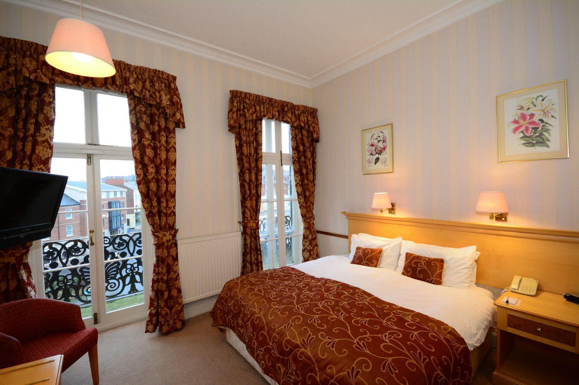 The Crescent Hotel 3*