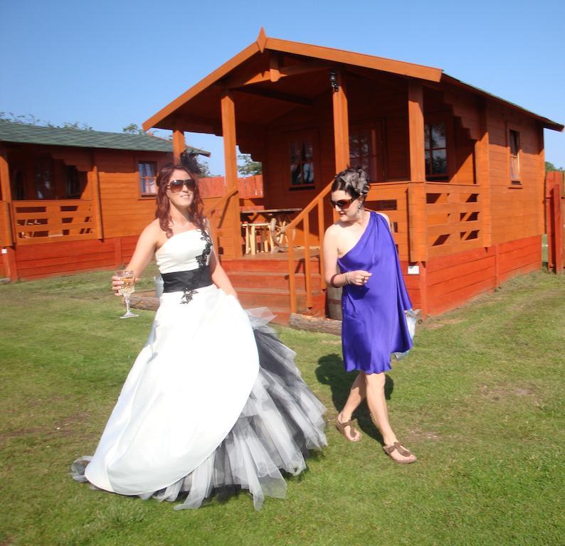 Pinewood Park - Tipis, Hot Tubs And Campsite 4*