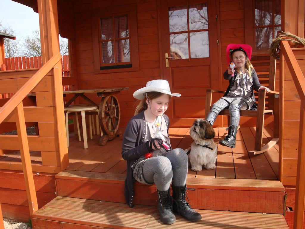 Campsite Pinewood Park - Tipis, Hot Tubs And